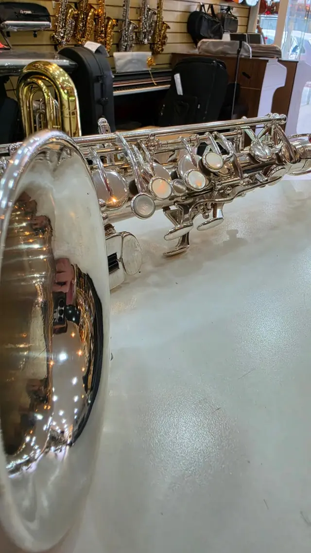 Chaves de sax alto com sapatilhas novas